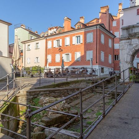 Casa Vacanze Penelope In Centro Storico Trieste Exterior foto