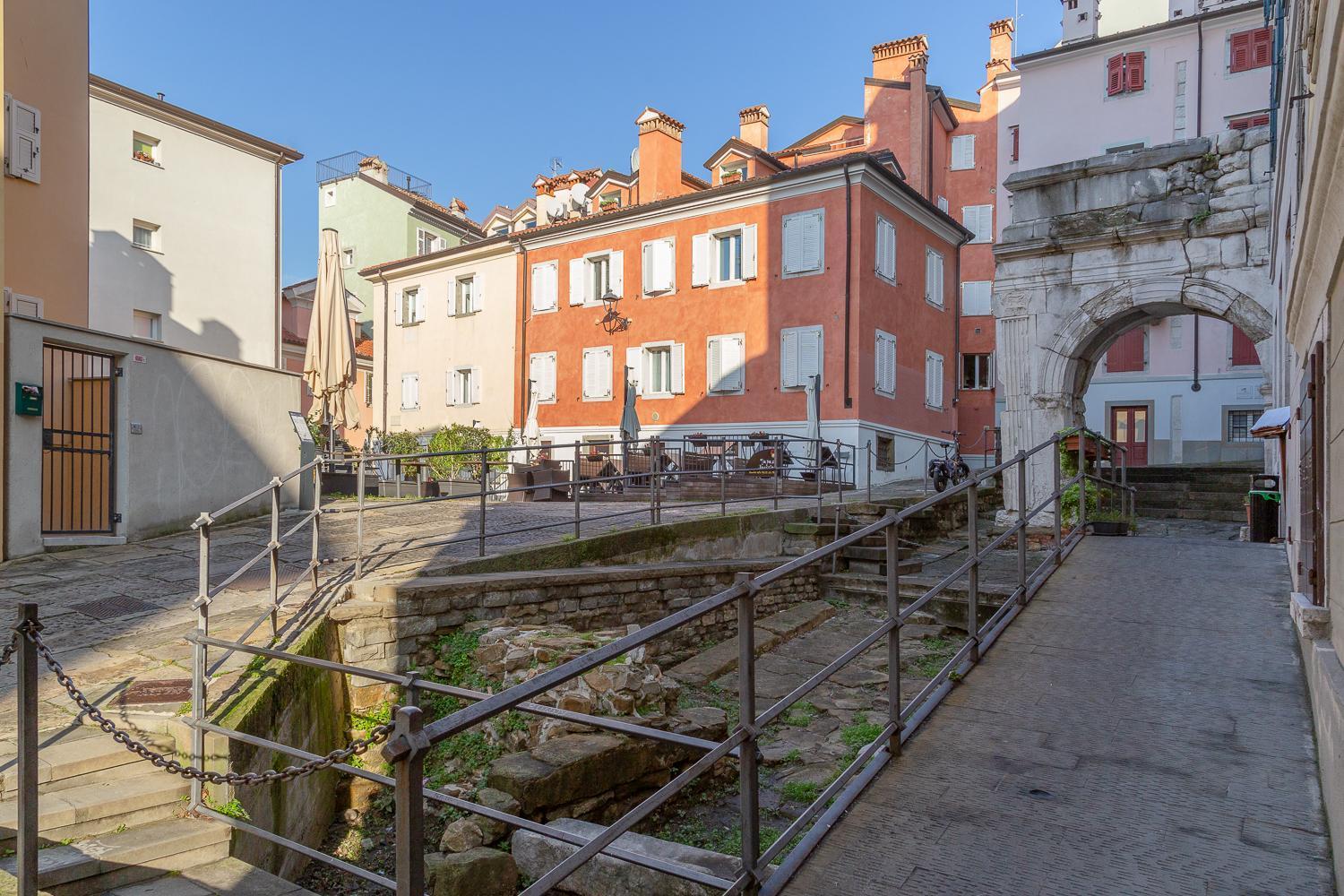 Casa Vacanze Penelope In Centro Storico Trieste Exterior foto